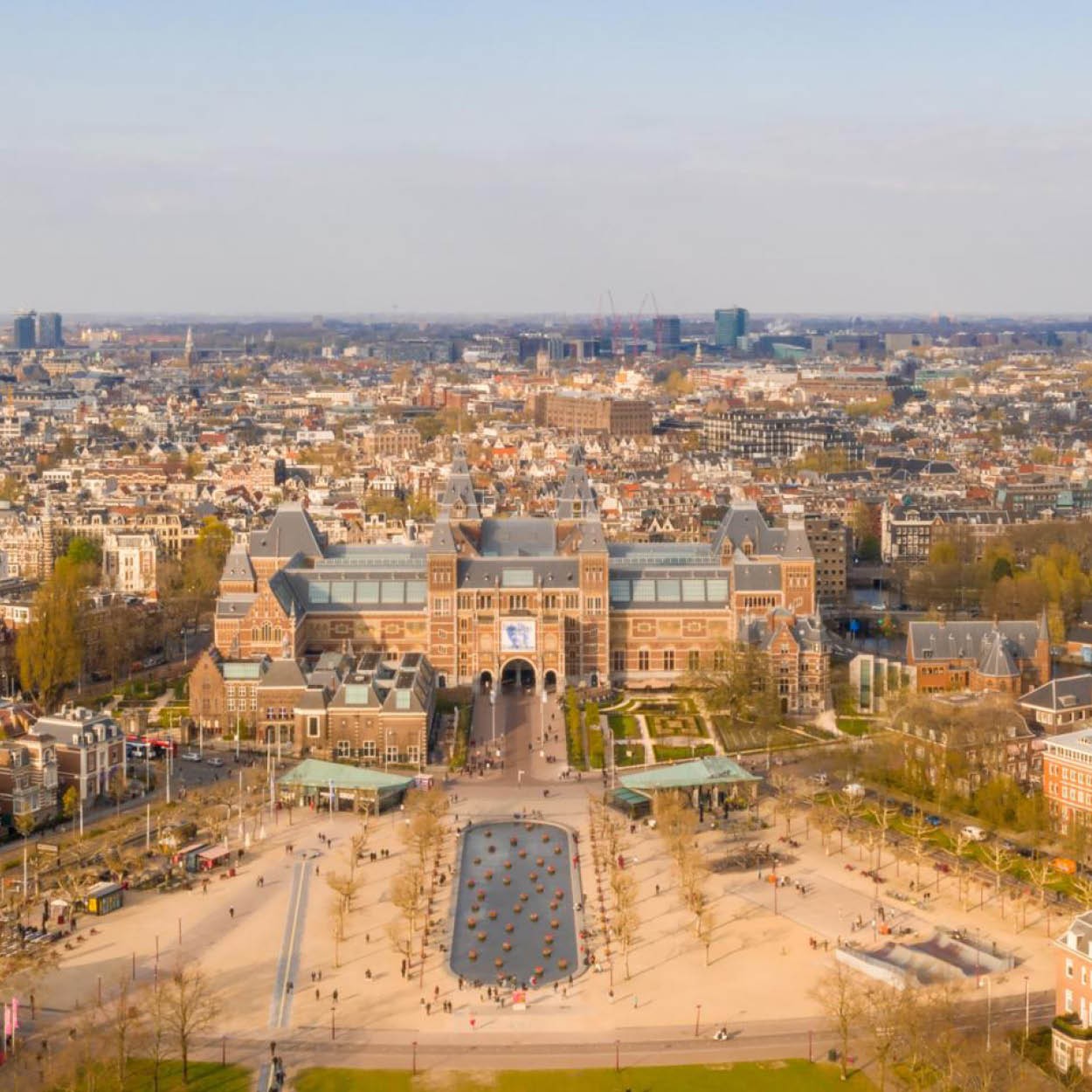 Men earn 50% more than women in Dutch art world